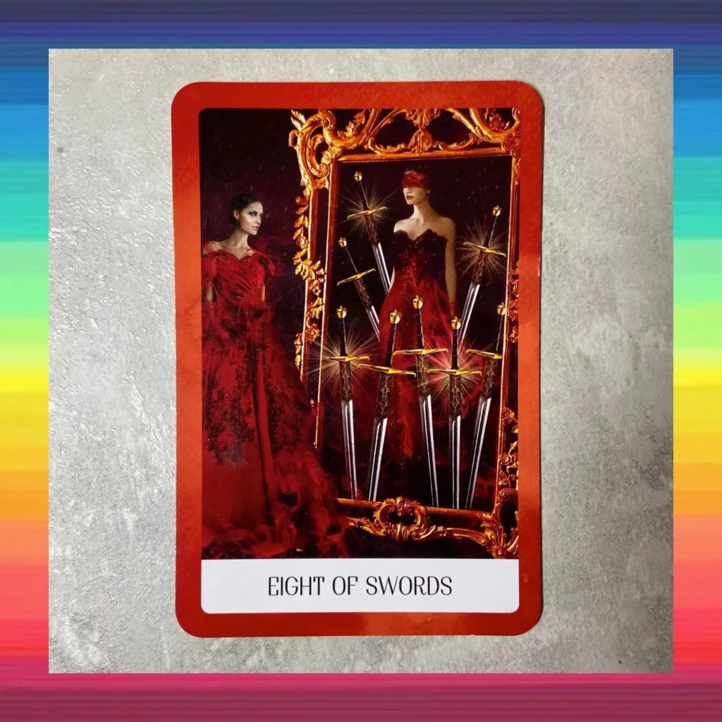 塔羅寶劍八：這是一面心鏡，只要你願意就可以自由跨越眼前的困境。